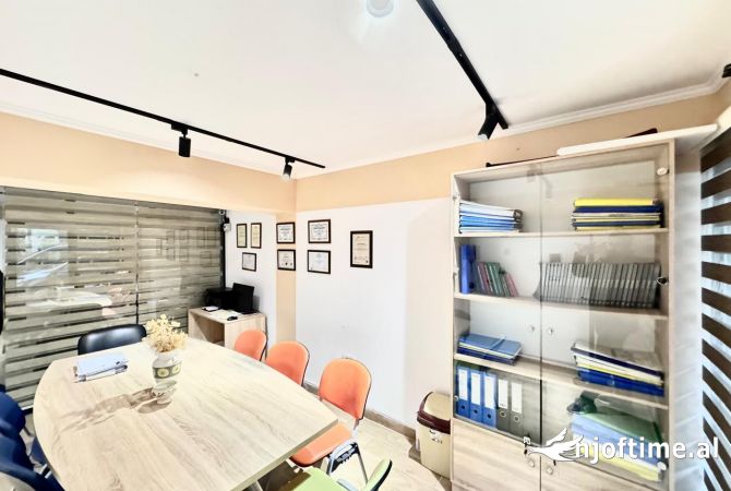 Ambiente Commerciale in Vendita 1+1 a Tirana - 95,000 Euro