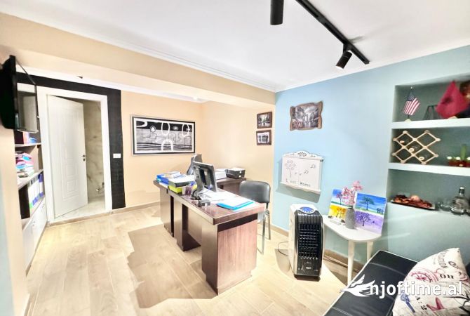 Ambiente Commerciale in Vendita 1+1 a Tirana - 95,000 Euro