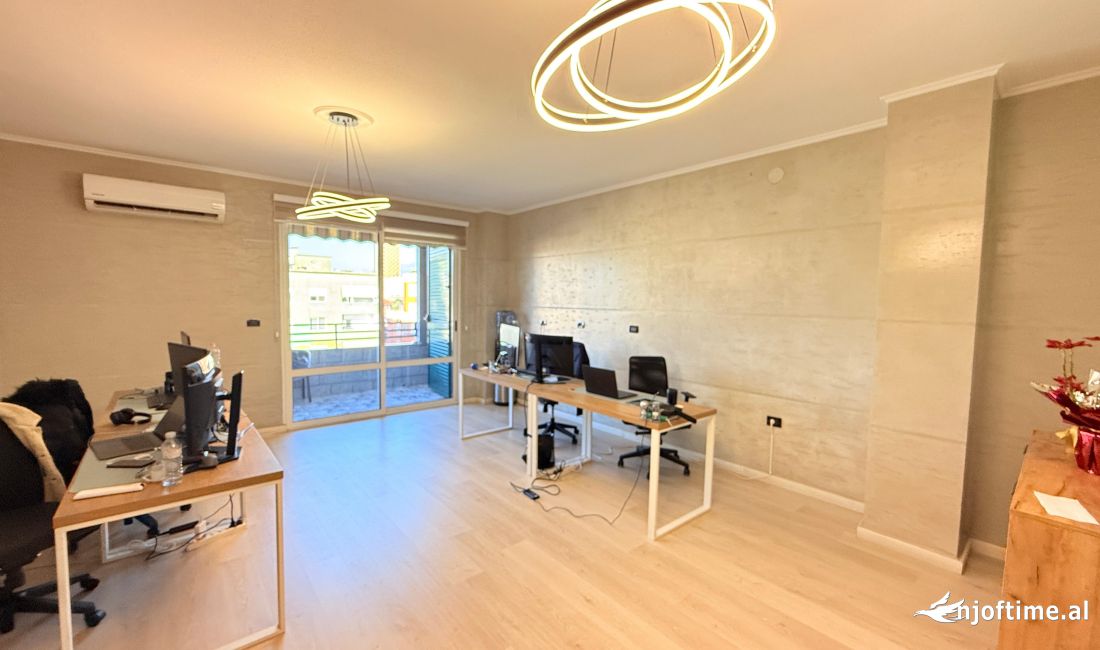 JEPET ME QERA AMBIENT BIZNESI PER ZYRA ME PARKING TE ISH BLLOKU!!