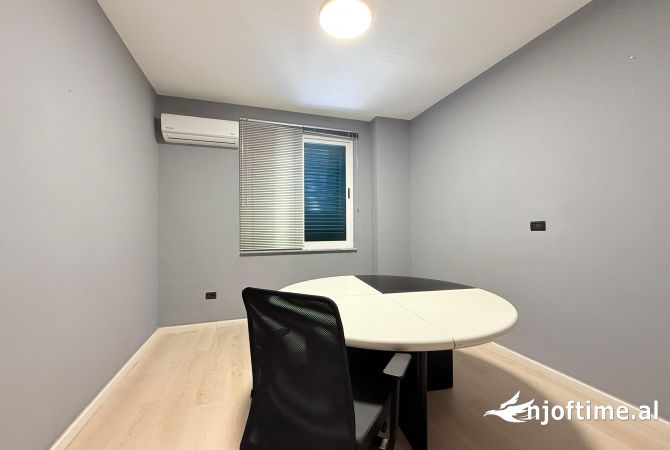 JEPET ME QERA AMBIENT BIZNESI PER ZYRA ME PARKING TE ISH BLLOKU!!