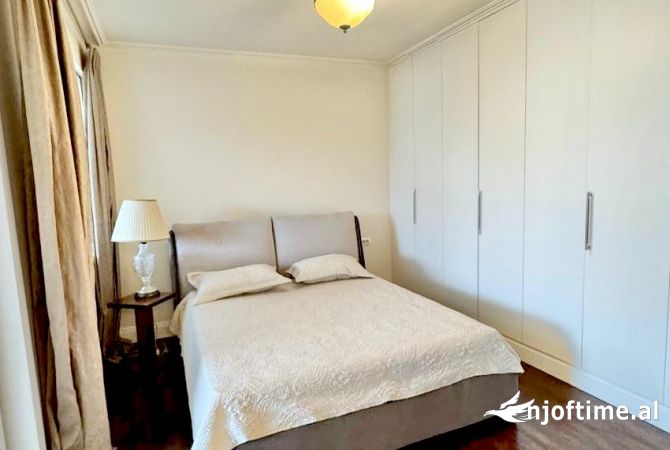 Shtepi me qera Apartament ne Tirane, 2+1, Mobilimi E mobiluar, Pagesa 1,000  Euro.