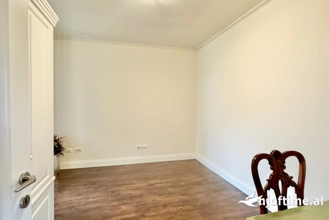 Shtepi me qera Apartament ne Tirane, 2+1, Mobilimi E mobiluar, Pagesa 1,000  Euro.