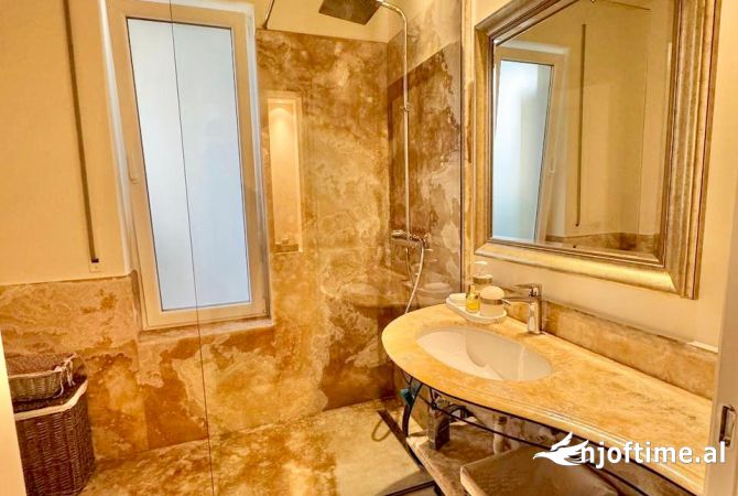 Shtepi me qera Apartament ne Tirane, 2+1, Mobilimi E mobiluar, Pagesa 1,000  Euro.