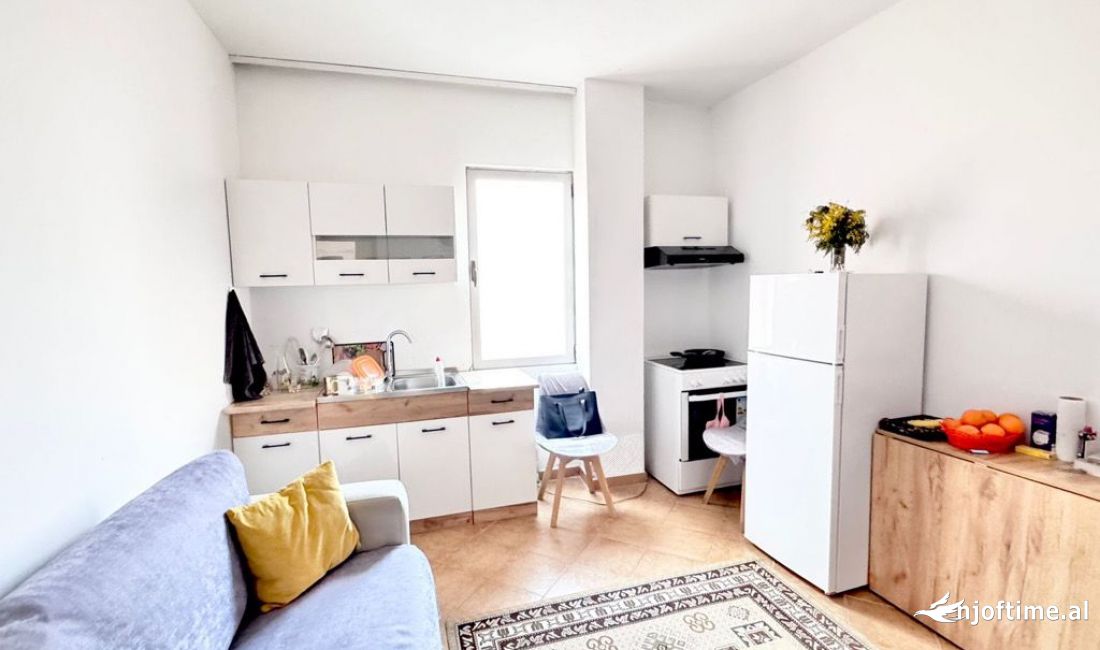 Shtepi ne shitje Apartament ne Tirane, 2+1, Mobilimi E mobiluar, Pagesa 153,000  Euro.