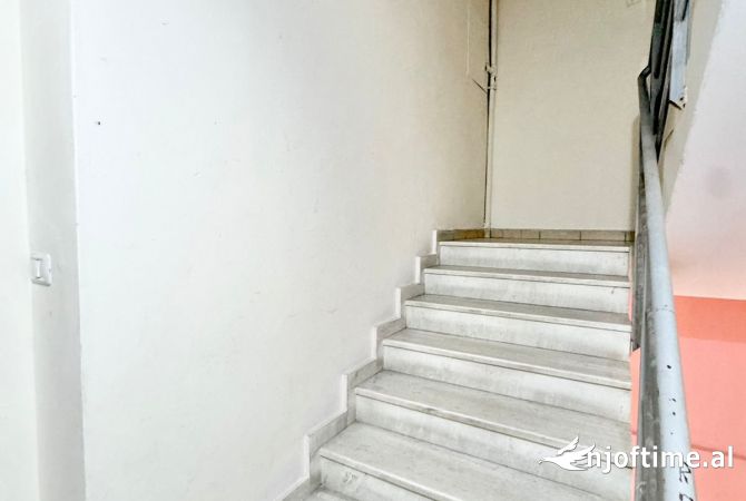 Shtepi ne shitje Apartament ne Tirane, 2+1, Mobilimi E mobiluar, Pagesa 153,000  Euro.