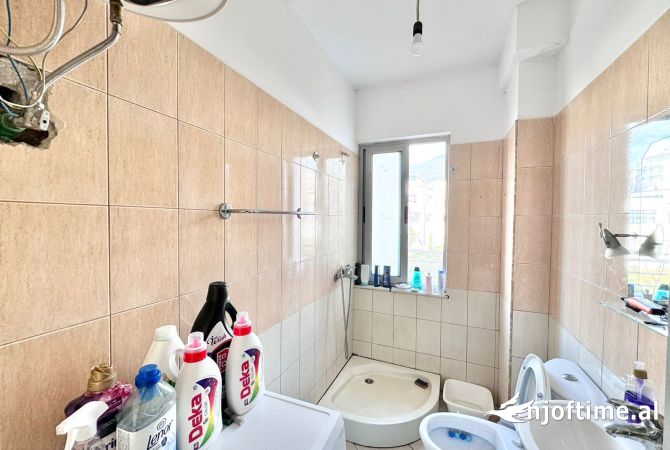 Shtepi ne shitje Apartament ne Tirane, 2+1, Mobilimi E mobiluar, Pagesa 153,000  Euro.