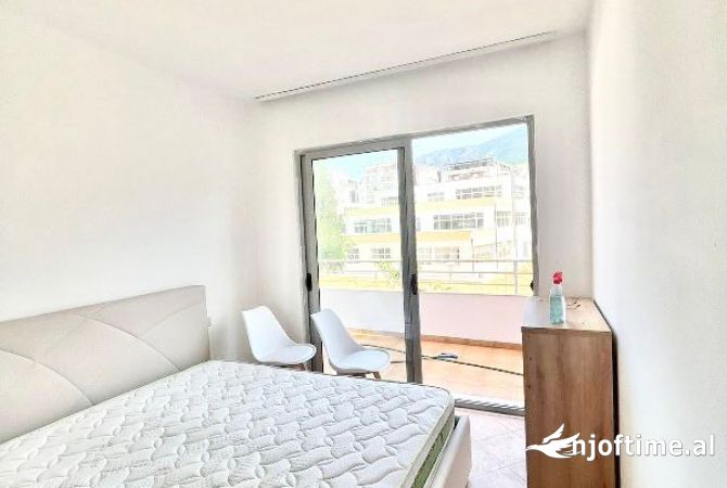 Shtepi ne shitje Apartament ne Tirane, 2+1, Mobilimi E mobiluar, Pagesa 153,000  Euro.