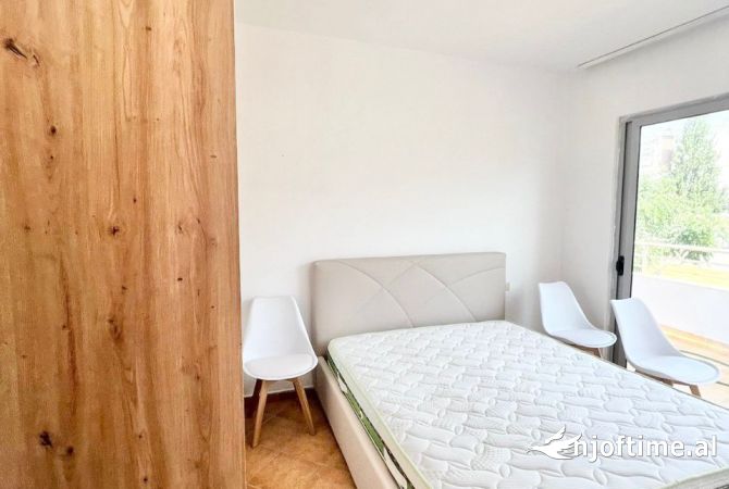 Shtepi ne shitje Apartament ne Tirane, 2+1, Mobilimi E mobiluar, Pagesa 153,000  Euro.
