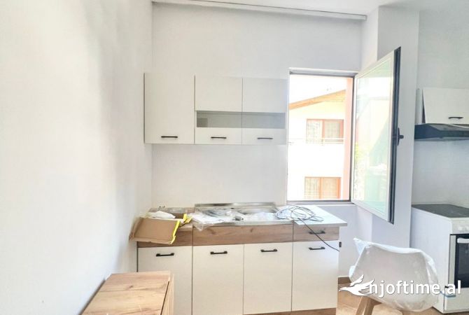 Shtepi ne shitje Apartament ne Tirane, 2+1, Mobilimi E mobiluar, Pagesa 153,000  Euro.