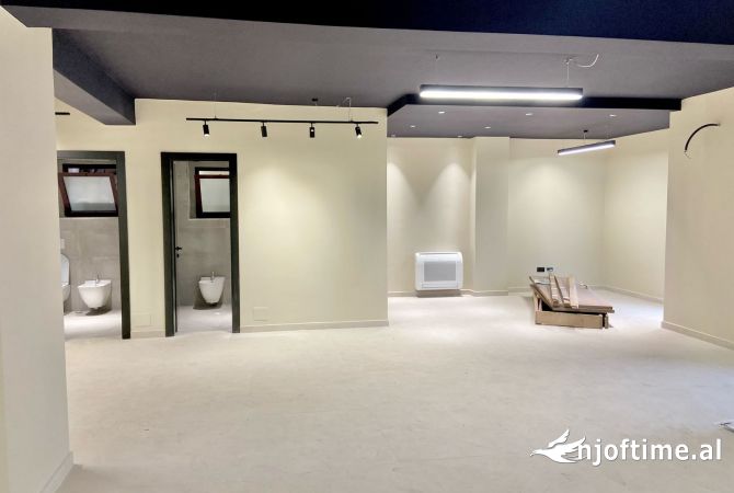 JAPIM ME QIRA AMBIENT OPEN SPACE NE QENDER PRANE HOTEL PLAZA DHE TOPTANI