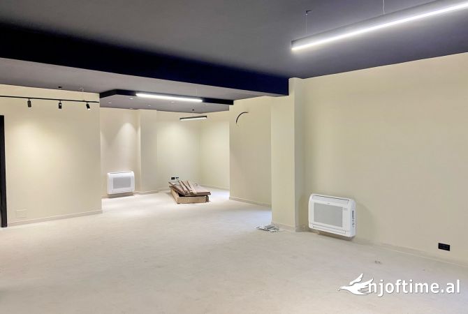 JAPIM ME QIRA AMBIENT OPEN SPACE NE QENDER PRANE HOTEL PLAZA DHE TOPTANI