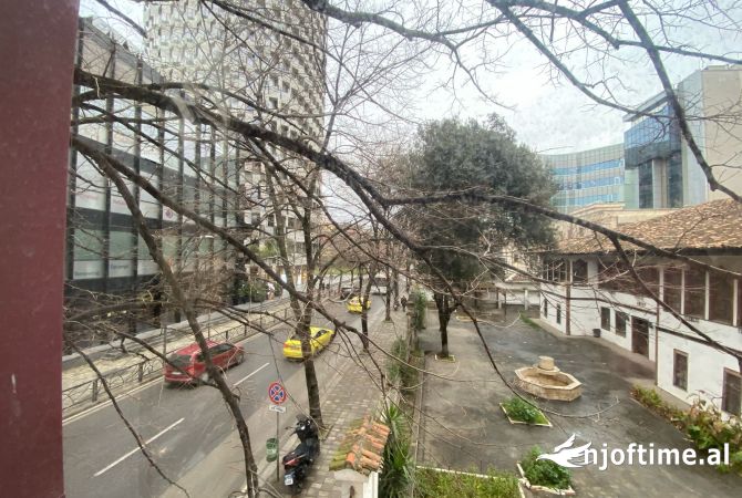 JAPIM ME QIRA AMBIENT PERR ZYRA NE QENDER PRANE HOTEL PLAZA DHE TOPTANI