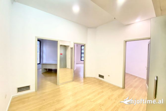 JAPIM ME QIRA AMBIENT PERR ZYRA NE QENDER PRANE HOTEL PLAZA DHE TOPTANI