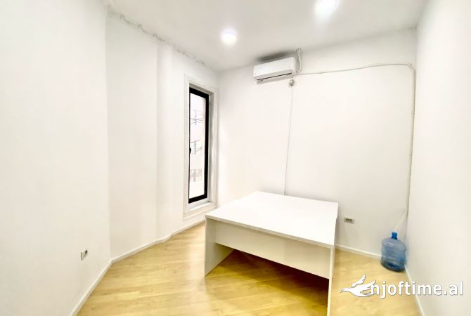 JAPIM ME QIRA AMBIENT PERR ZYRA NE QENDER PRANE HOTEL PLAZA DHE TOPTANI