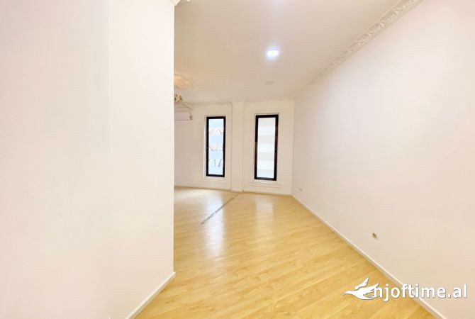 JAPIM ME QIRA AMBIENT PERR ZYRA NE QENDER PRANE HOTEL PLAZA DHE TOPTANI