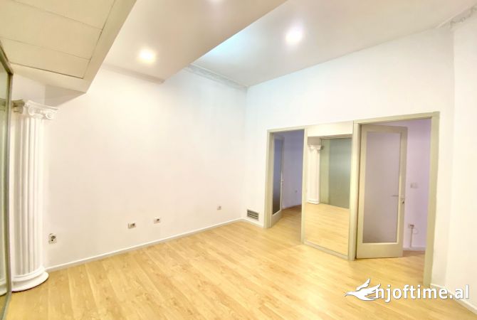 JAPIM ME QIRA AMBIENT PERR ZYRA NE QENDER PRANE HOTEL PLAZA DHE TOPTANI