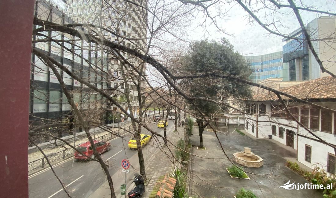 JAPIM ME QIRA AMBIENT PERR ZYRA NE QENDER PRANE HOTEL PLAZA DHE TOPTANI