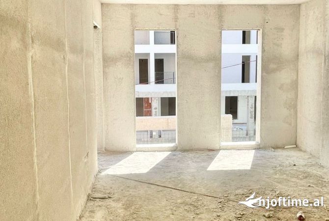 Shtepi ne shitje Apartament ne Tirane, 2+1, Mobilimi Bosh, pa mobiluar, Pagesa 92,000  Euro.