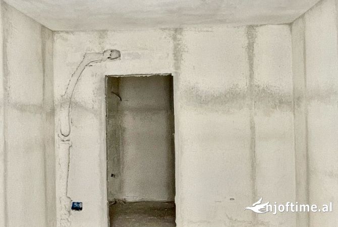 Shtepi ne shitje Apartament ne Tirane, 2+1, Mobilimi Bosh, pa mobiluar, Pagesa 92,000  Euro.