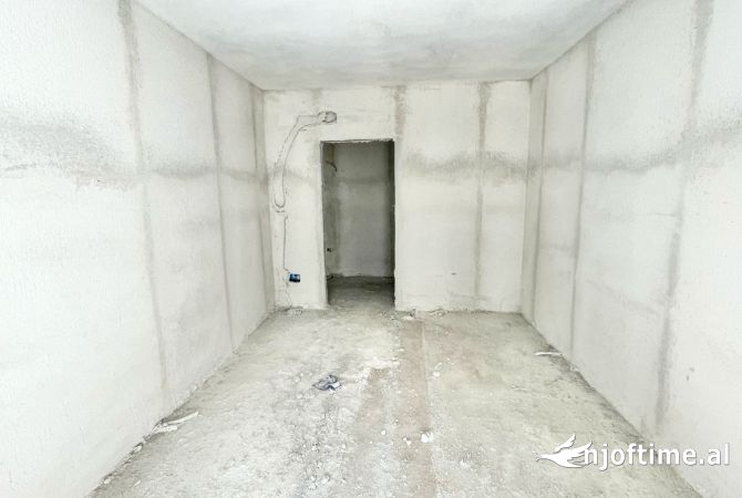 Shtepi ne shitje Apartament ne Tirane, 2+1, Mobilimi Bosh, pa mobiluar, Pagesa 92,000  Euro.