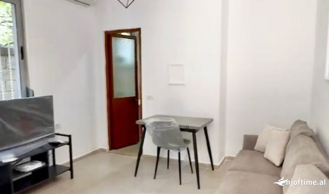 Shtepi ne shitje Apartament ne Tirane, 1+1, Mobilimi E mobiluar, Pagesa 65,000  Euro.