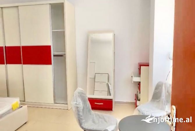 Shtepi ne shitje Apartament ne Tirane, 1+1, Mobilimi E mobiluar, Pagesa 65,000  Euro.