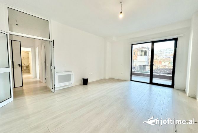 Ambiente Commerciale in Affitto 3+1 a Tirana - 750 Euro