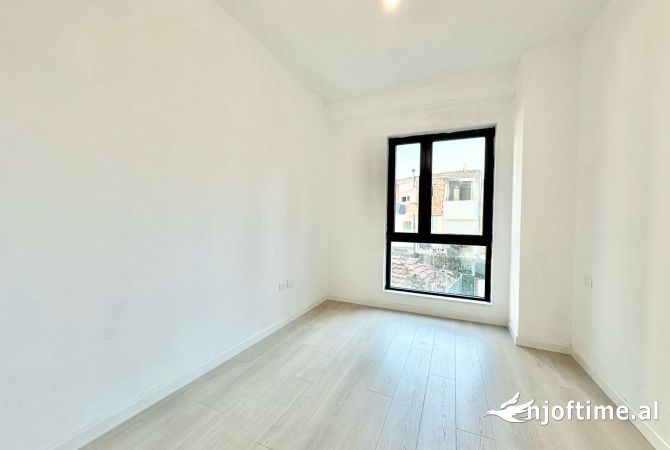 Ambiente Commerciale in Affitto 3+1 a Tirana - 750 Euro