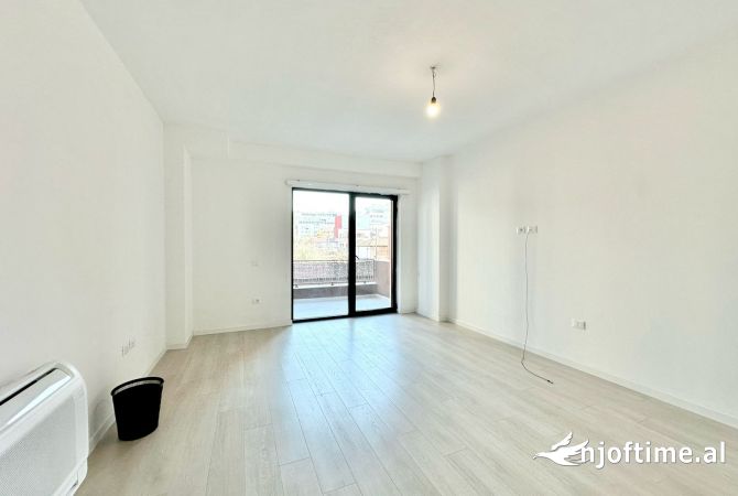 Ambiente Commerciale in Affitto 3+1 a Tirana - 750 Euro