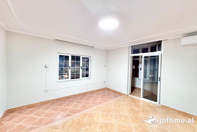 APARTAMENT /AMBIENT ME QIRA TE SHESHI WILLSON 4+1+2