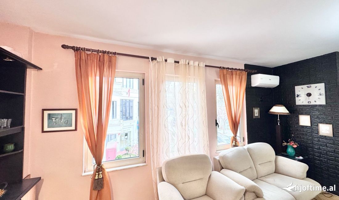 Appartamento in affitto a Tirana 2+1, Arredato