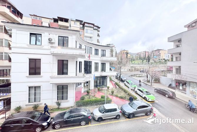 Appartamento in affitto a Tirana 2+1, Arredato