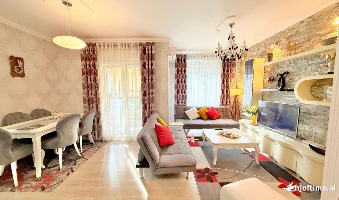 Shtepi ne shitje Apartament ne Tirane, 2+1, Mobilimi E mobiluar, Pagesa 196,000  Euro.