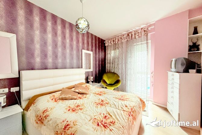 Shtepi ne shitje Apartament ne Tirane, 2+1, Mobilimi E mobiluar, Pagesa 196,000  Euro.