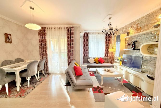 Shtepi ne shitje Apartament ne Tirane, 2+1, Mobilimi E mobiluar, Pagesa 196,000  Euro.