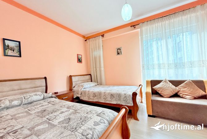 Shtepi ne shitje Apartament ne Tirane, 2+1, Mobilimi E mobiluar, Pagesa 196,000  Euro.