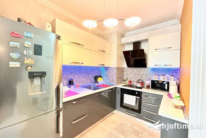 Shtepi ne shitje Apartament ne Tirane, 2+1, Mobilimi E mobiluar, Pagesa 196,000  Euro.