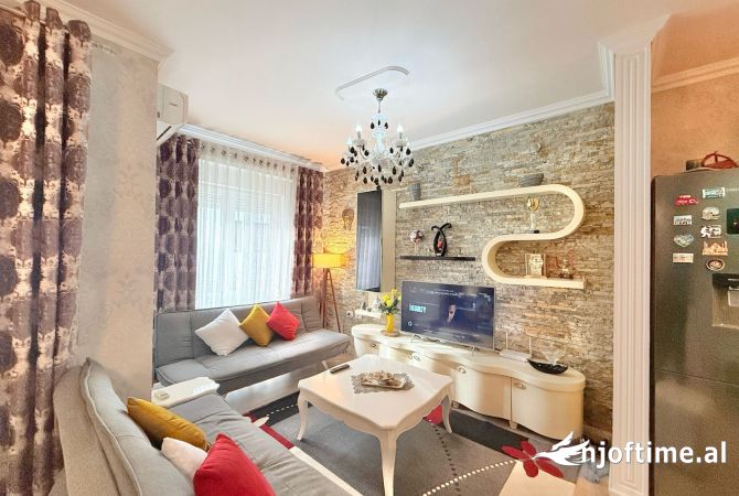 Shtepi ne shitje Apartament ne Tirane, 2+1, Mobilimi E mobiluar, Pagesa 196,000  Euro.