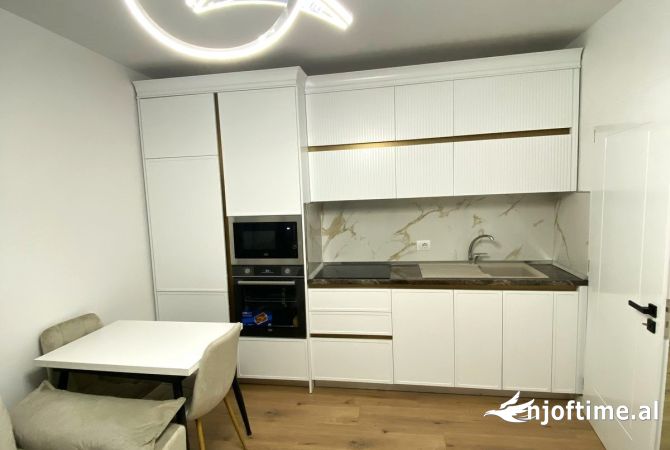 APARTAMENT ME QIRA TE RRUGA E DURRESIT 2+1 PRANE ZOGUT TE ZI