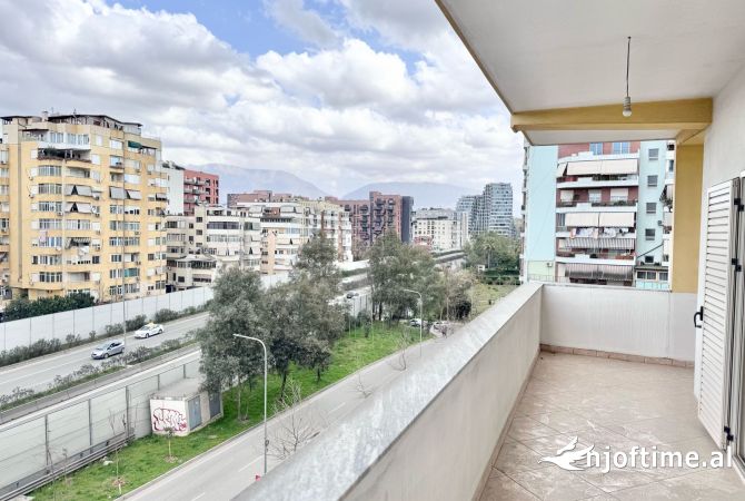 Shtepi me qera Apartament ne Tirane, 3+1, Mobilimi Bosh, pa mobiluar, Pagesa 1,000  Euro.