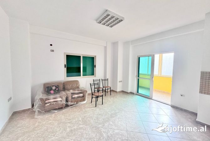 Shtepi me qera Apartament ne Tirane, 3+1, Mobilimi Bosh, pa mobiluar, Pagesa 1,000  Euro.
