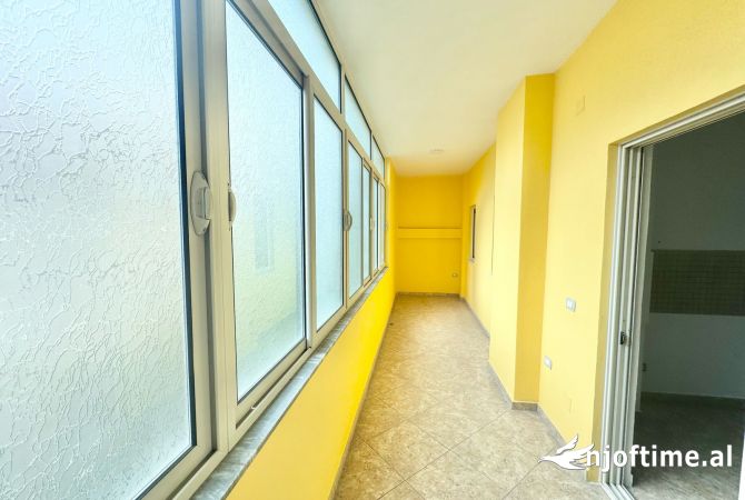 Shtepi me qera Apartament ne Tirane, 3+1, Mobilimi Bosh, pa mobiluar, Pagesa 1,000  Euro.