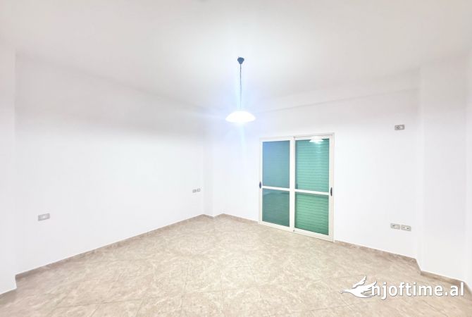 Shtepi me qera Apartament ne Tirane, 3+1, Mobilimi Bosh, pa mobiluar, Pagesa 1,000  Euro.