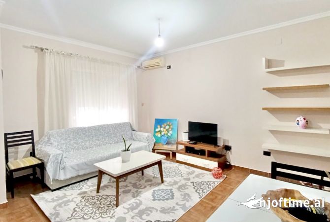 Appartamento in affitto a Tirana 1+1, Arredato