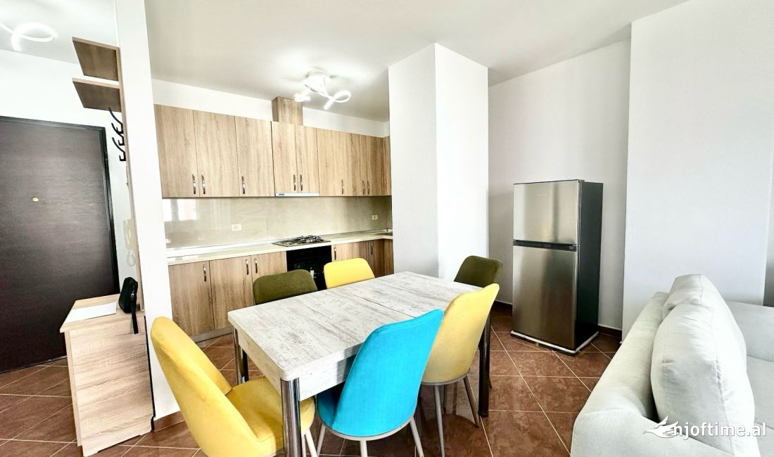 Shtepi ne shitje Apartament ne Tirane, 2+1, Mobilimi E mobiluar, Pagesa 244,000  Euro.