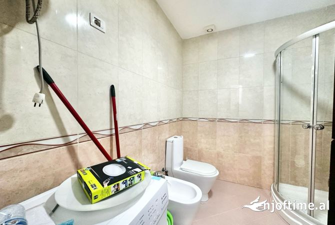 Shtepi ne shitje Apartament ne Tirane, 2+1, Mobilimi E mobiluar, Pagesa 244,000  Euro.