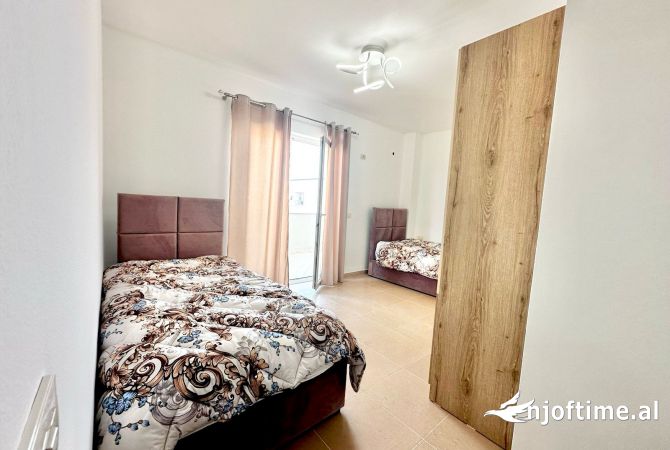 Shtepi ne shitje Apartament ne Tirane, 2+1, Mobilimi E mobiluar, Pagesa 244,000  Euro.