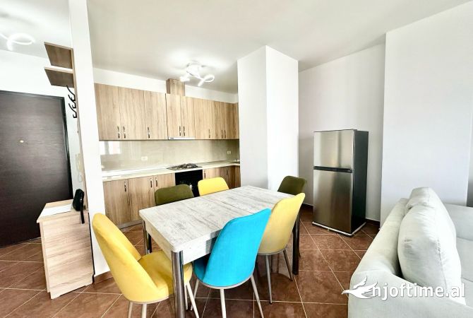 APARTAMENT 2+1 NE SHITJE NE XHAMLLIK TE KOMPLEKSI KOLOMBO / OXHAKU