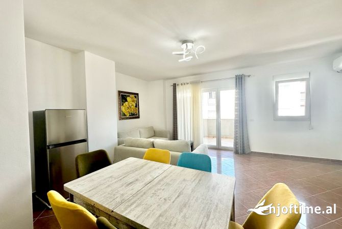 Shtepi ne shitje Apartament ne Tirane, 2+1, Mobilimi E mobiluar, Pagesa 244,000  Euro.