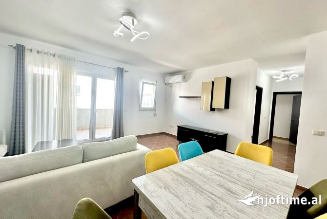 Shtepi ne shitje Apartament ne Tirane, 2+1, Mobilimi E mobiluar, Pagesa 244,000  Euro.